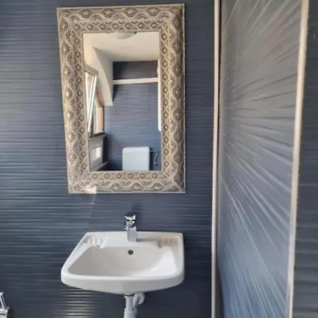 Paloma Bianca - Ensuite Bedroom, Lounge With Sofas, Balcony, Terrace & Jacuzzi - Near