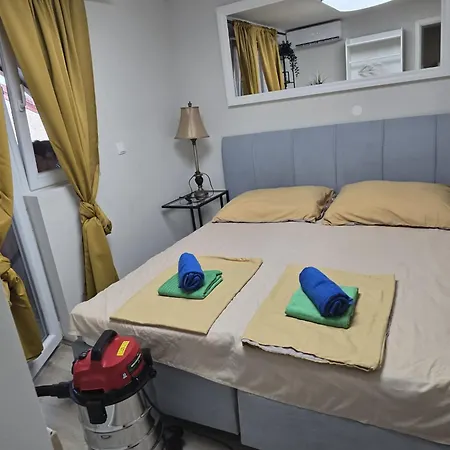 Paloma Bianca - Ensuite Bedroom, Lounge With Sofas, Balcony, Terrace & Jacuzzi - Near Apartment