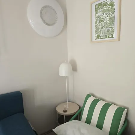 Lägenhet Paloma Bianca - Ensuite Bedroom, Lounge With Sofas, Balcony, Terrace & Jacuzzi - Near