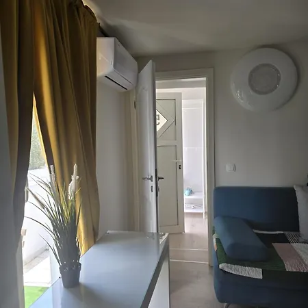 Lägenhet Paloma Bianca - Ensuite Bedroom, Lounge With Sofas, Balcony, Terrace & Jacuzzi - Near *